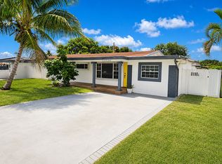 7120 SW 13th St, Pembroke Pines, FL 33023