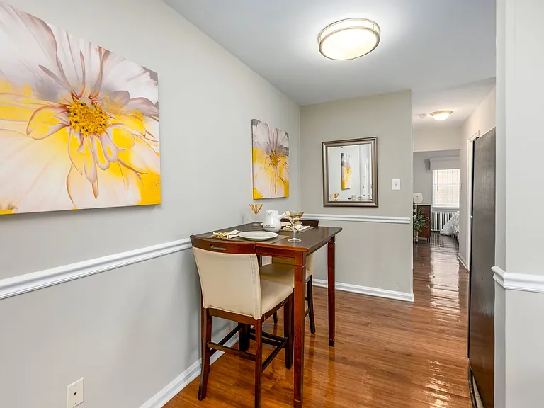 Univeristy City Apartments — Photo 5