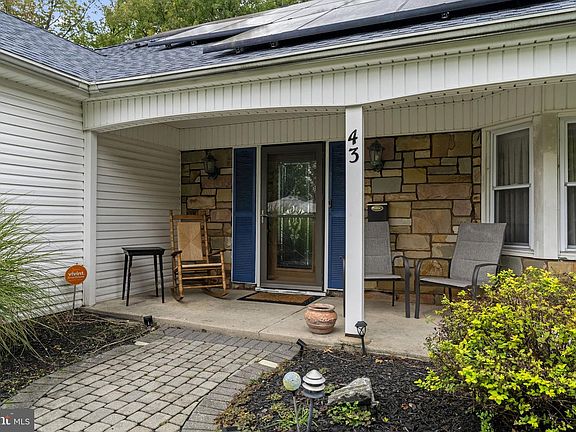 4th image of 43 Tiffany Ln
