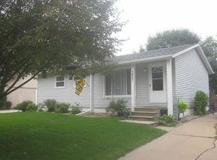 3921 Pine Tree Dr NE, Cedar Rapids, IA 52402