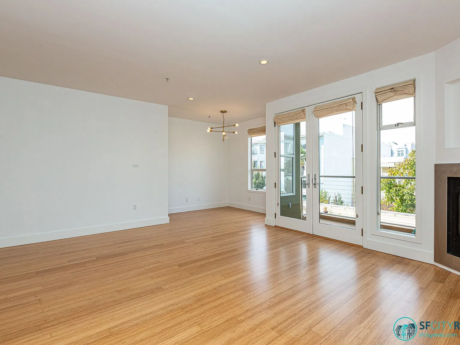 Marina: Stunning Top Floor Bi-Level Condo w/ 2 Car Parking + 2 Patios — Photo 2