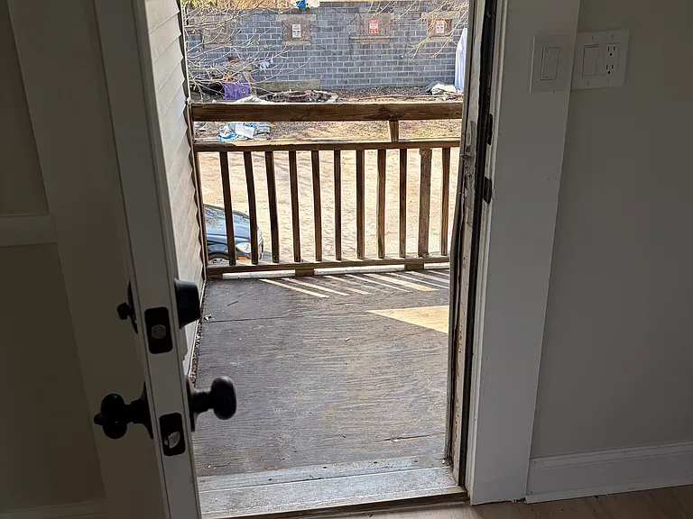 484 Washington Ave — Photo 7
