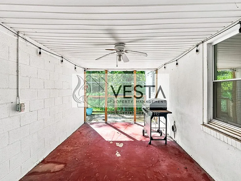 78 Moody Ave — Photo 28