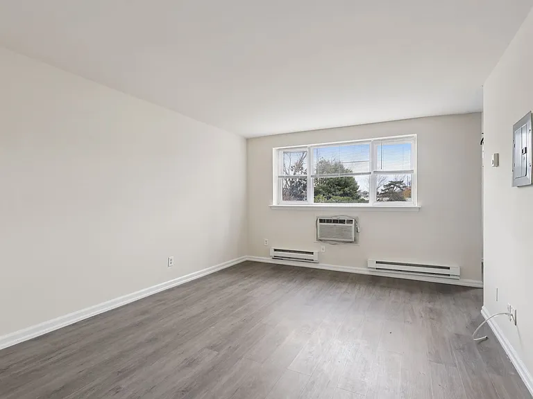 Springfield Green Apartments — Photo 15