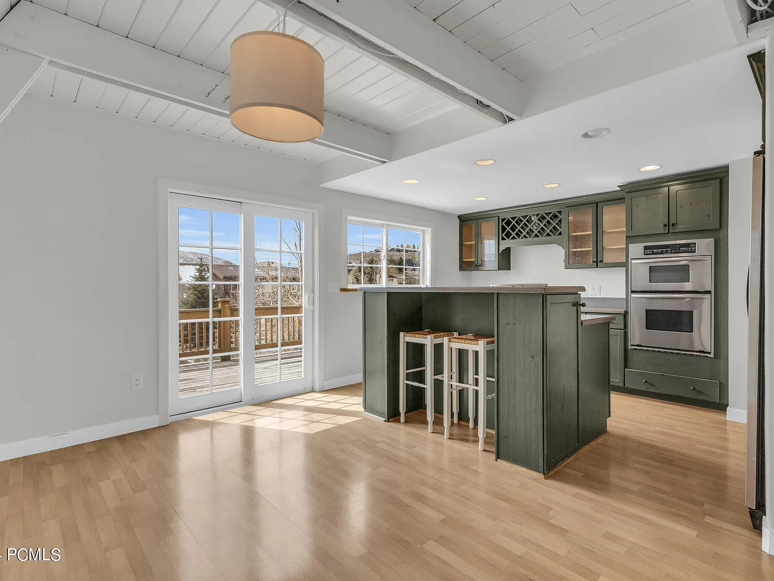 3 bed, 2.0 bath, 2000 sqft, $4,000 — Photo 1
