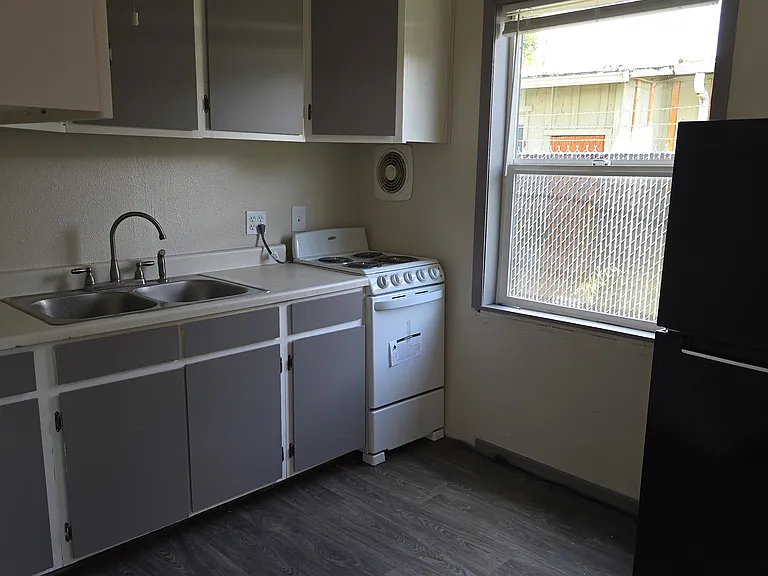 1275 Rogue River Hwy #7 — Photo 8