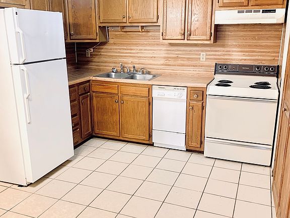 3rd image of 3883 Benttree Dr APT 2