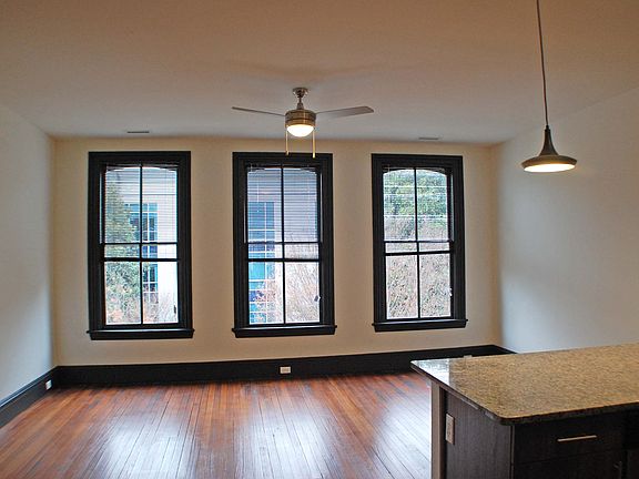 4th image of 316 E Grace St #101