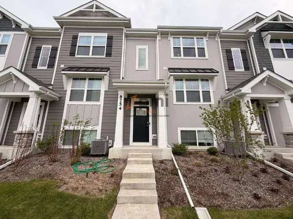 8754 Clover Ln, Saint John, IN 46373