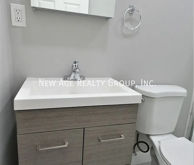 3515 Hamilton St #1R — Photo 12