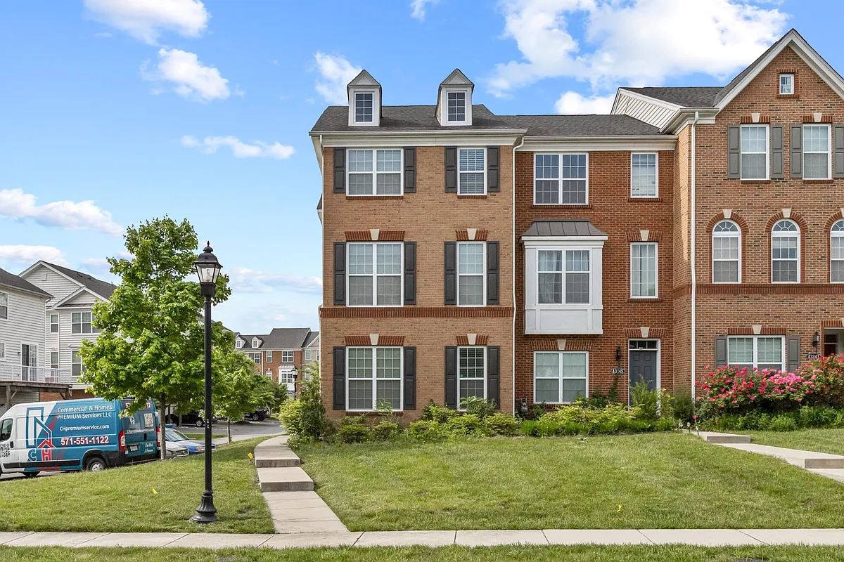 Stunning Brick Front - 43247 Loudoun Reserve Dr