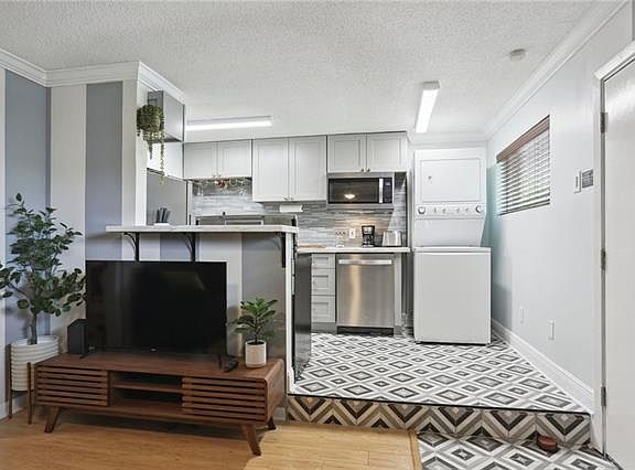 5th image of 718 Frenchmen St APT 14