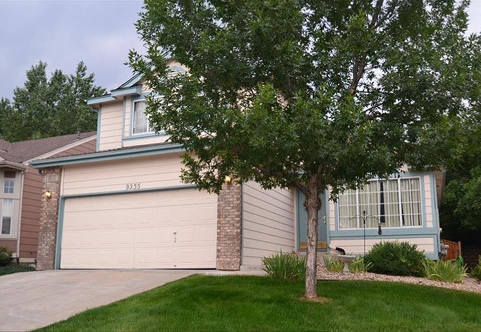 9235 W Hinsdale Place