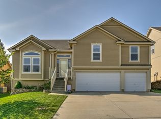3506 NW Chapman Ct, Blue Springs, MO 64015