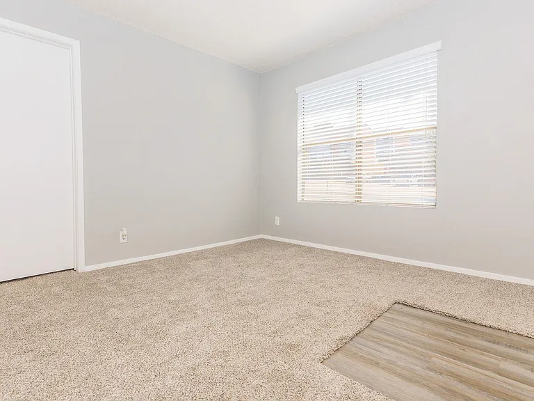 Sunridge Apartments — Photo 11