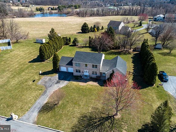 3rd image of 223 Creeks Bend Dr