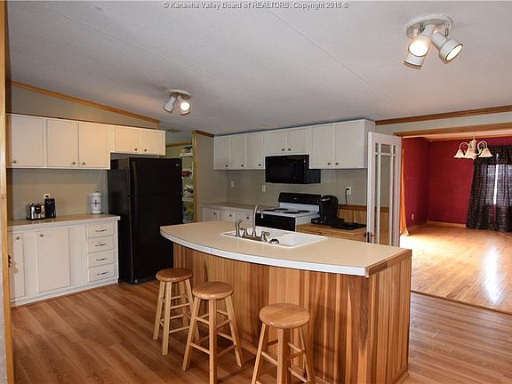 3rd image of 122 Dogwood Dr