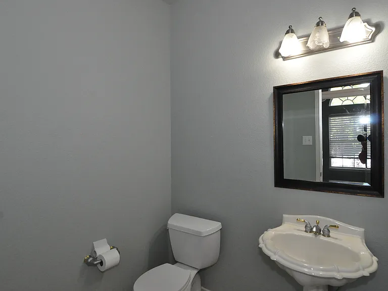 12427 Zeller Ln — Photo 11