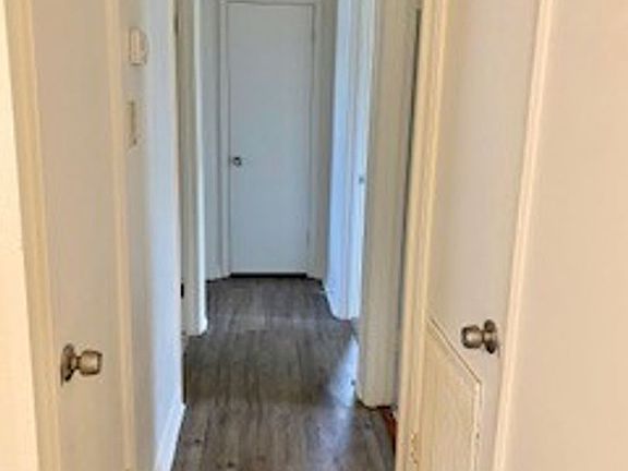 3rd image of 3903 Chateau Dr