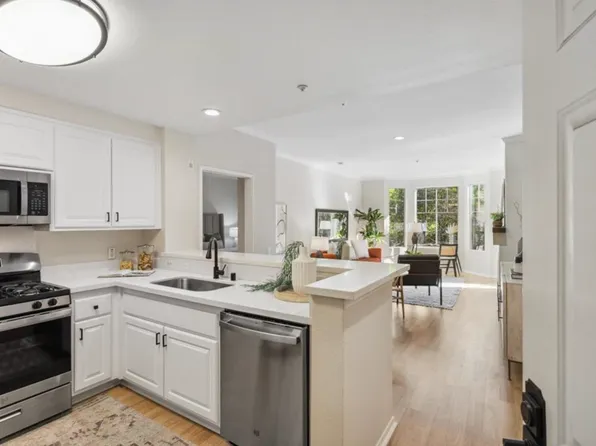 260 Caldecott Ln Unit 215, Oakland, CA 94618