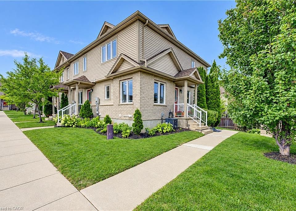 1st image of 10 Foxglove Cres #40