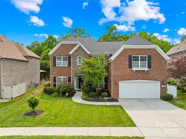 8460 Fairgreen Ave, Waxhaw, NC 28173