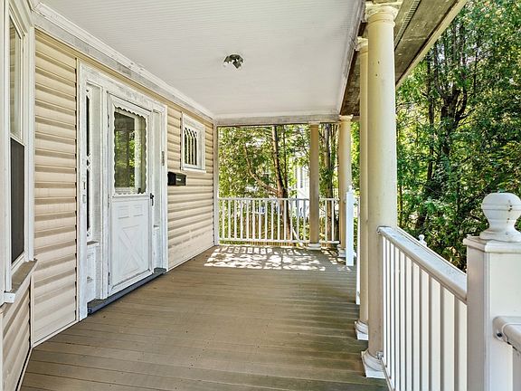 2nd image of 99 Farragut Rd