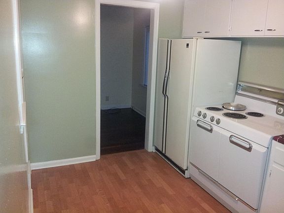 4th image of 325 Pioneer Dr