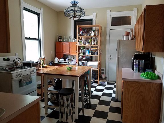 3rd image of 1459 N Leavitt St APT 3