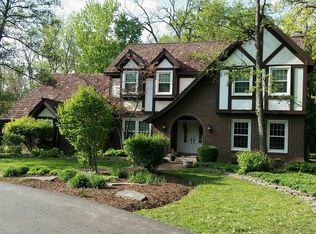 36W970 Middlecreek Ln, St Charles, IL 60175