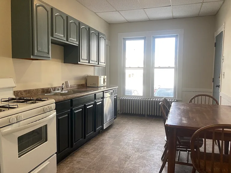 38 Groton Ave #1W — Photo 8