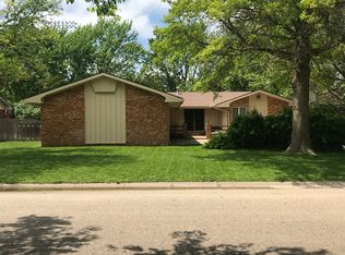 9 N Stadium Dr, Haven, KS 67543