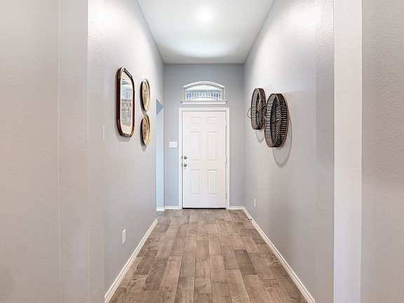 2nd image of 610 Autumn Ave