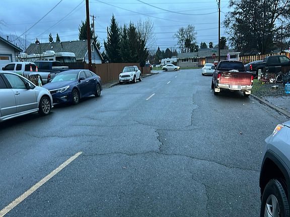 4th image of 718 SW Westholm Ave
