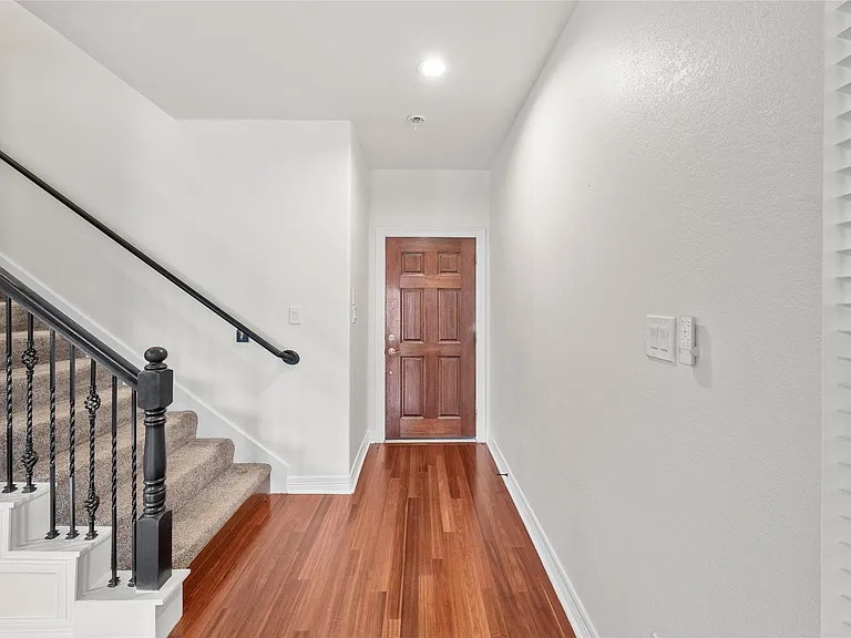 907 McKinney Park Ln — Photo 9