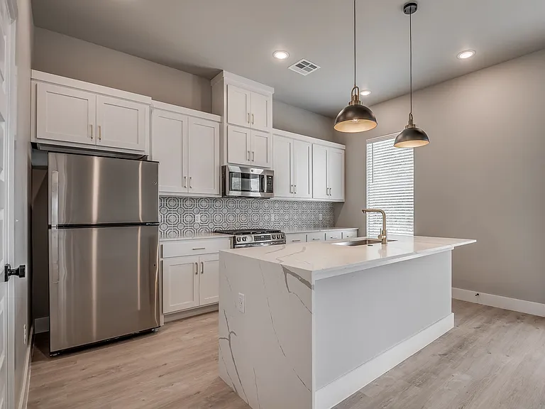 11337 N Blackwelder Ave #2B — Photo 2