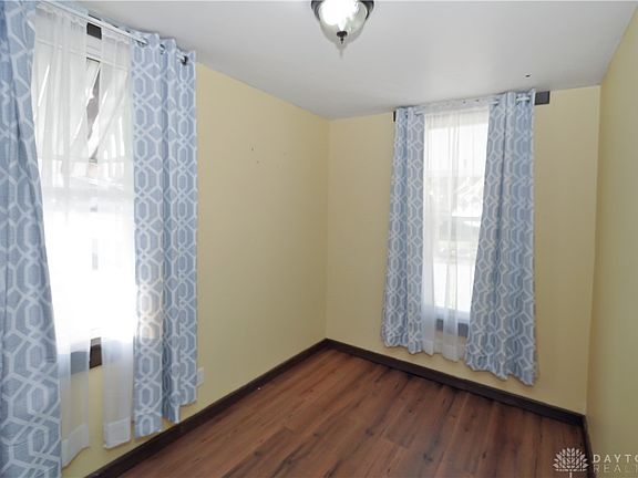 4th image of 213 Morrow St