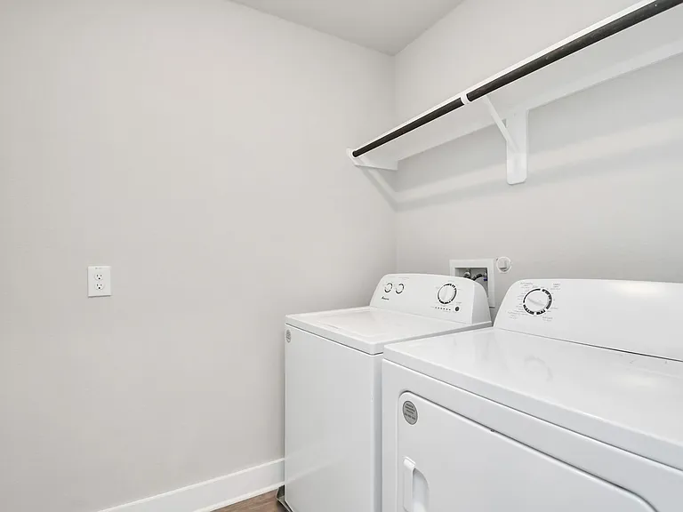 21047 Bay Village Dr #B — Photo 38