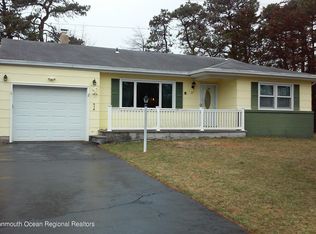 21 Brookfield Ct, Toms River, NJ