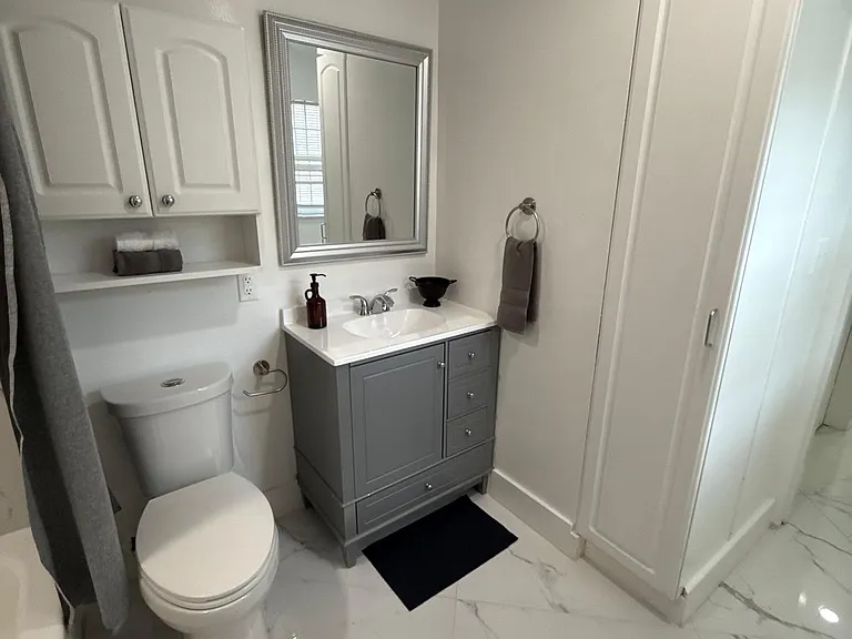 2080 NE 185th St — Photo 34