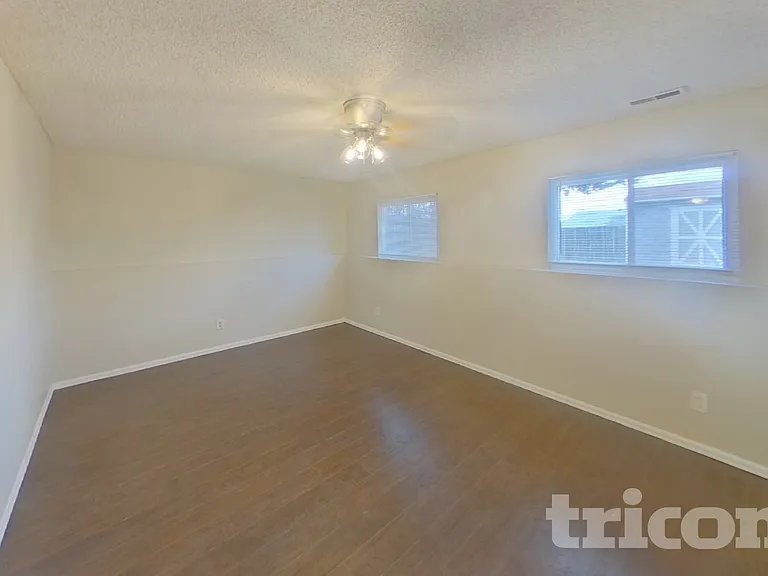6845 Parkridge Ct — Photo 4