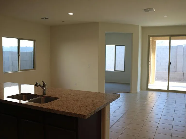 21144 W Cypress St — Photo 3