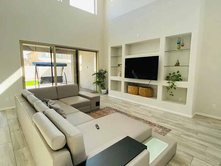 8928 W Missouri Ave — Photo 35