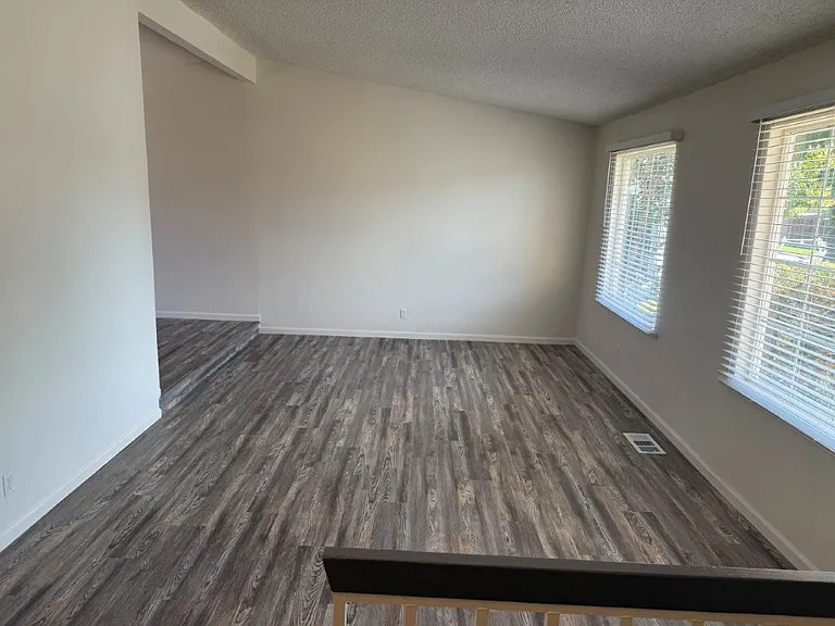 131 Glasgow Way — Photo 16