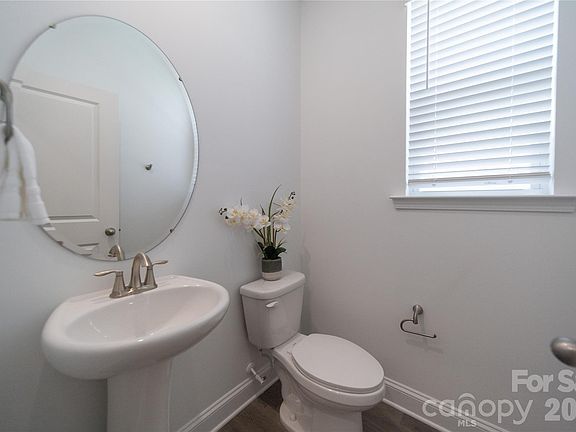 4th image of 4986 Twin River Dr