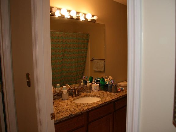 1 full bathroom