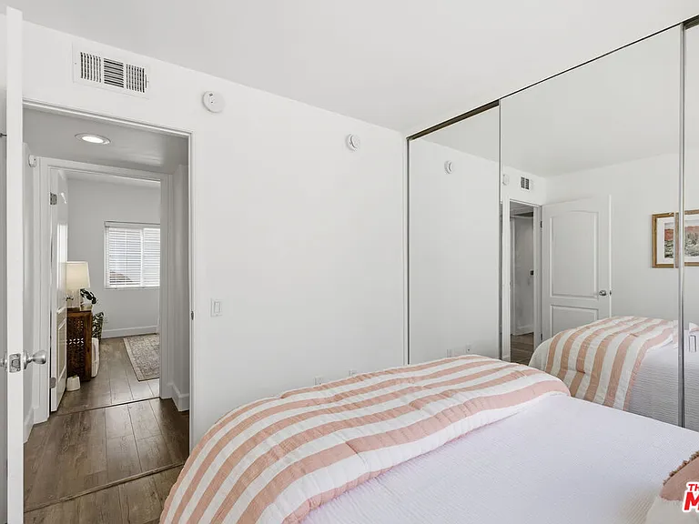11110 Camarillo St #122 — Photo 21