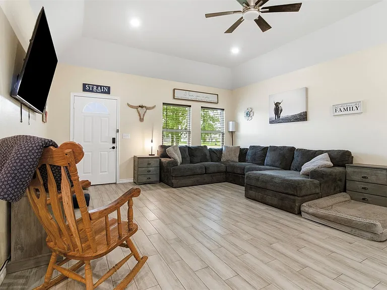 16529 Kingsbury Dr — Photo 6