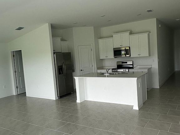 3rd image of 377 Piper Ave