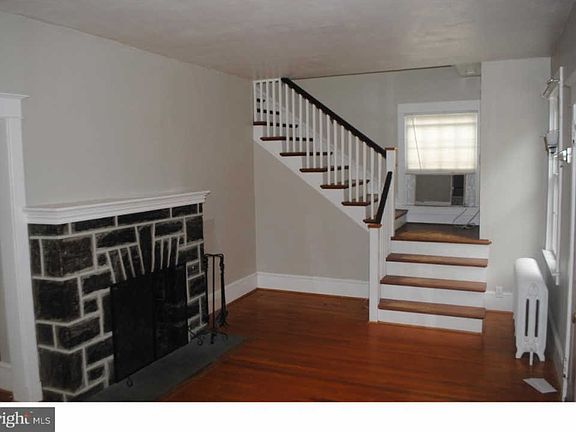 2nd image of 2300 Oakmont Ave
